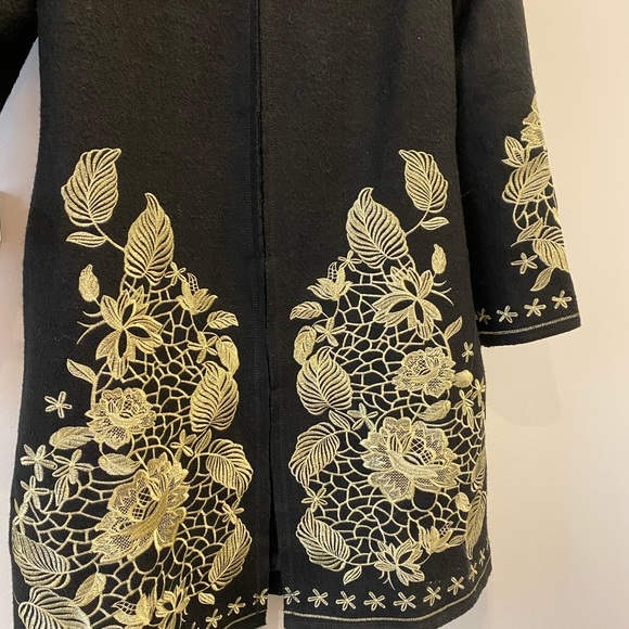 Black and gold Coat - Picture 6 of 14